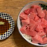 マグロの中トロ丼